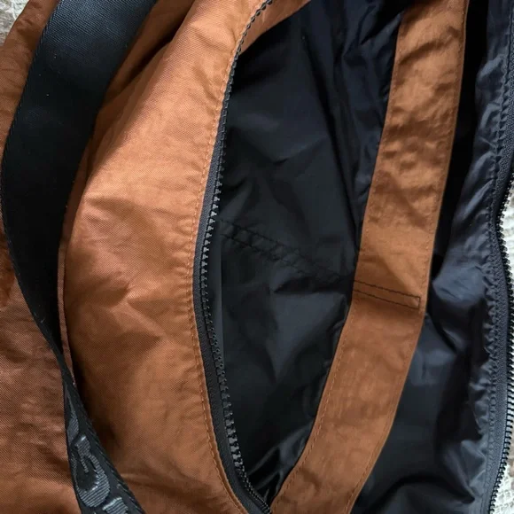 BAGGU Large Brown Crescent Sling Bag - Picture 7 of 11